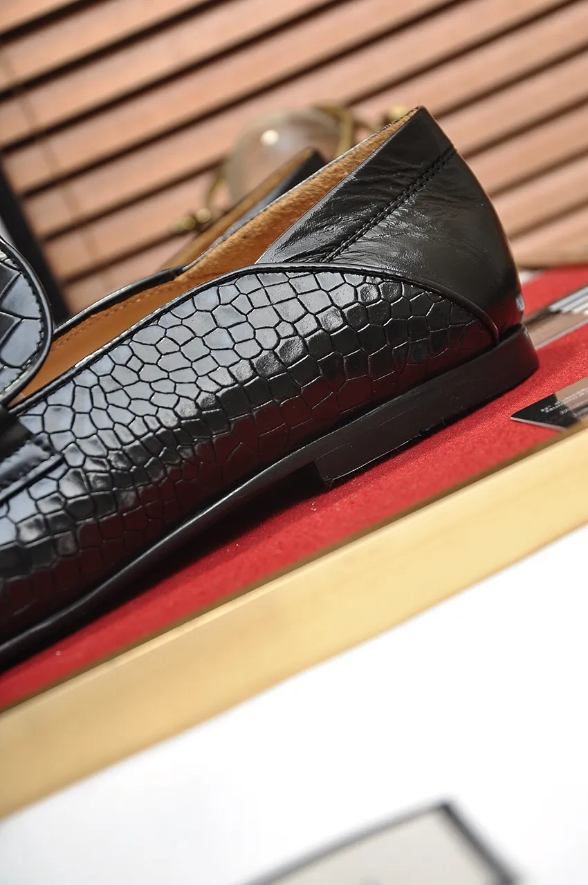 Men's shoes 💰520💶【GUCCI】 (High-end Niuli) New 🍀Gucci* - top version Gucci Peas shoes! Made of imported original cowhide, the inner top layer is comfortable cowhide lining! Original wear-resistant rubber outsole! High quality products! Code number 38-44!